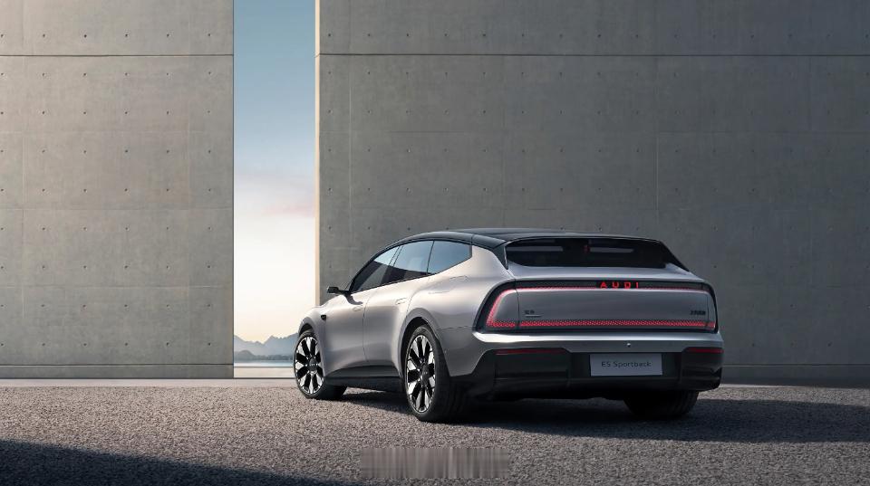 马年想换辆适合自驾的纯电车，对比多款车型后，奥迪 E5 的设计直接让我动了心， 