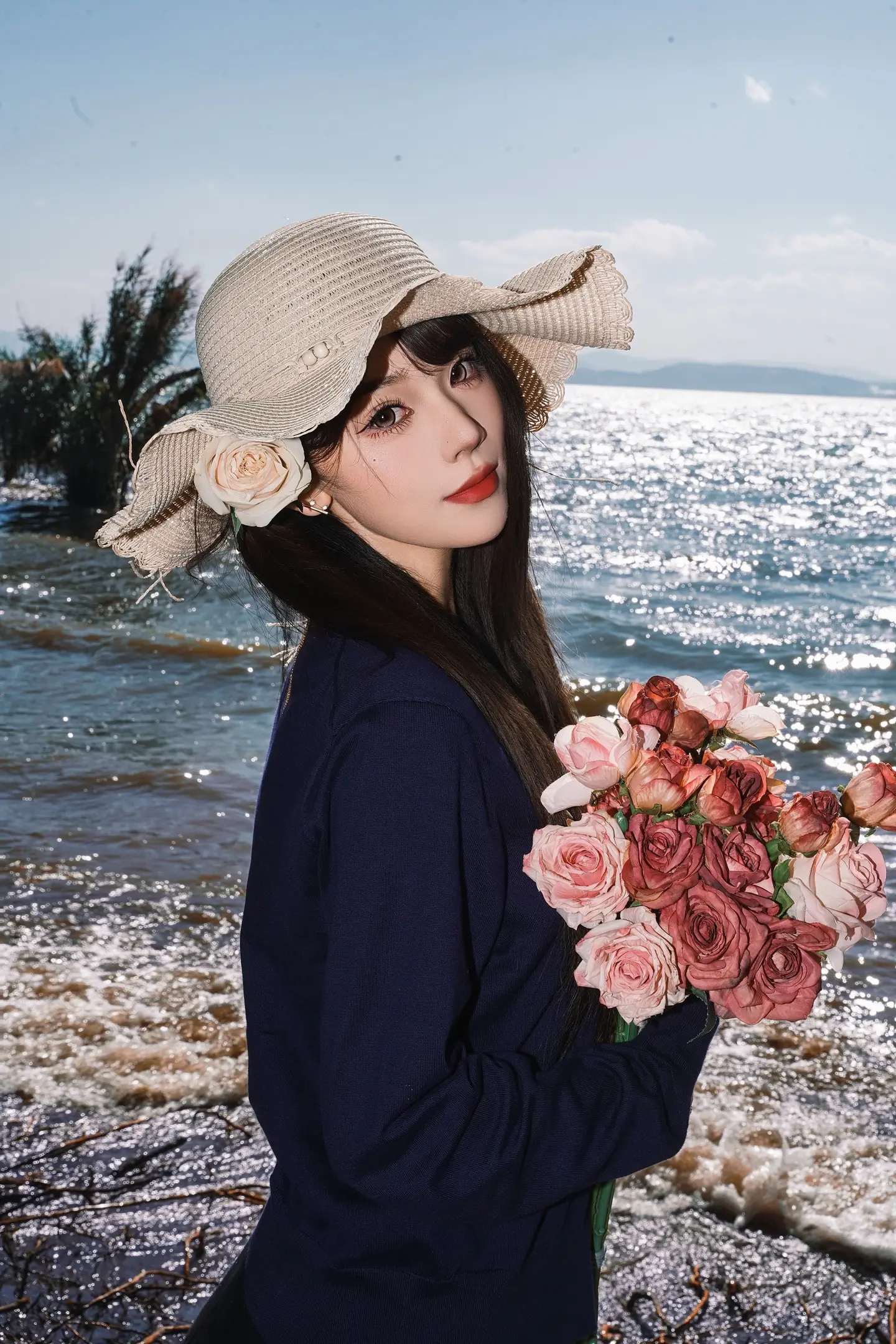 昆明池水三百里，汀花海藻十洲连