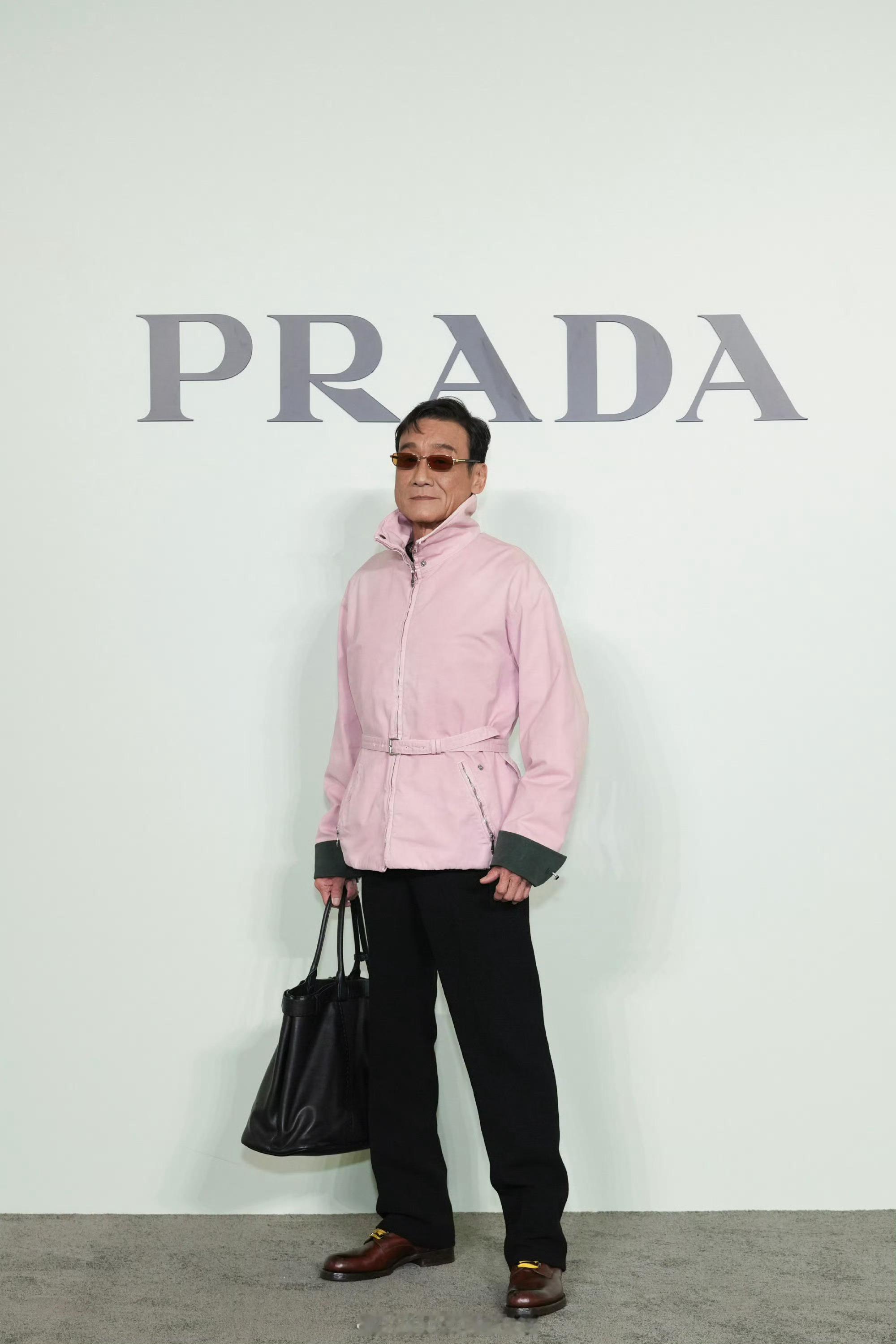 啪嗒的衣服真不好看 
