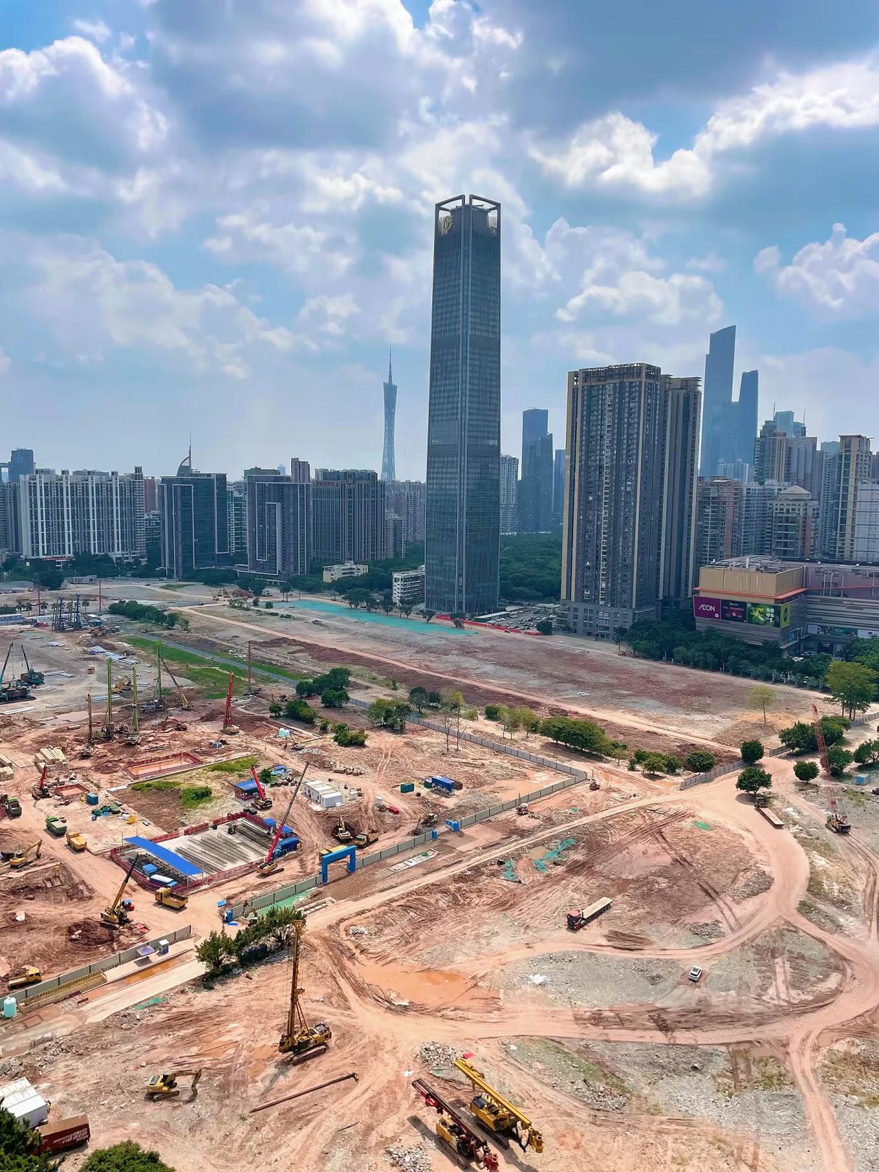 8月8日最新实拍！
广州天河珠江新城马场地块
整个马场地块正在火热建设中
住宅地
