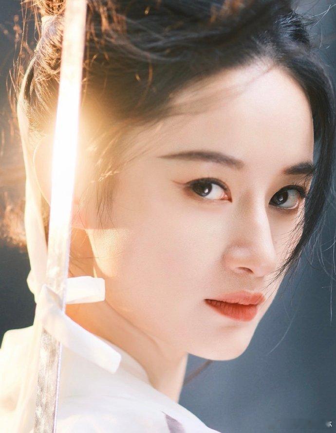 第一次对建模脸有了实感郭晓婷真的太适合古装剧了，顺德仙姬的造型把她的骨相优势放大