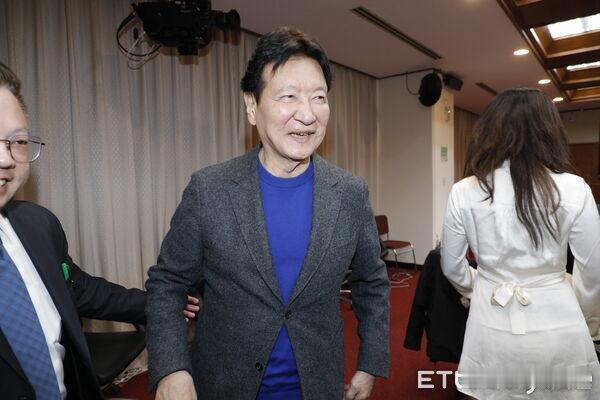 接受中广专访却跑到飞碟电台迟到半小时　赵少康：金溥聪你失智？
马英九基金会人事风