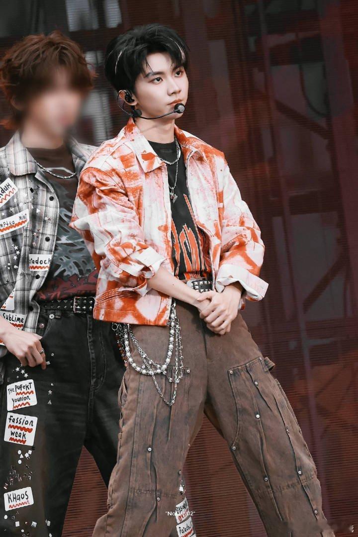 马嘉祺新音第三天《冠军》舞台，今晚断眉挑染！大声唱吧 马嘉祺