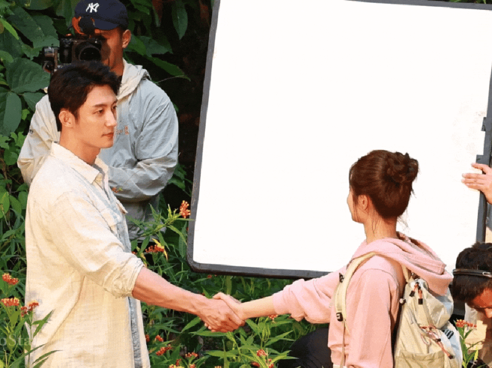 大家在《明川有知夏》路透下看到留言格格不入，阴阳怪气甚至故意引战男女主的，麻烦不