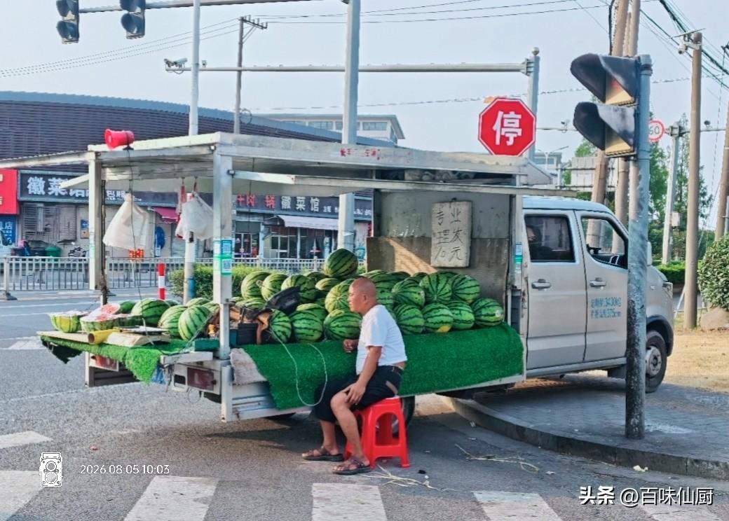 我猜这城市不会很大，城市里没有城管，也可能跟山东淄博一样，注重人性化管理。
否则