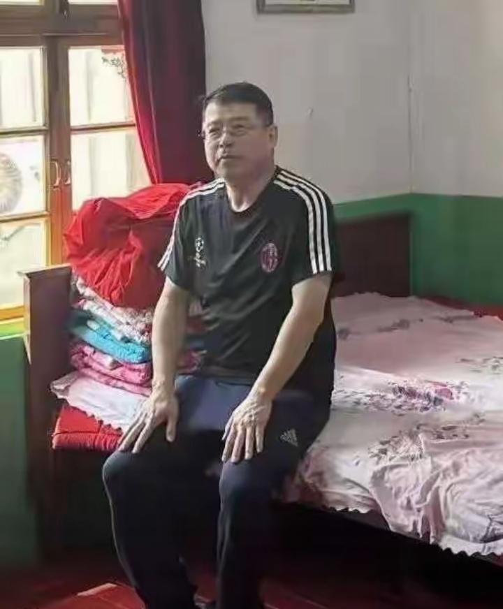 爷青回！58岁央视名嘴彻底隐退，唠嗑式主持承包童年回忆，如今回老家低调养老
 