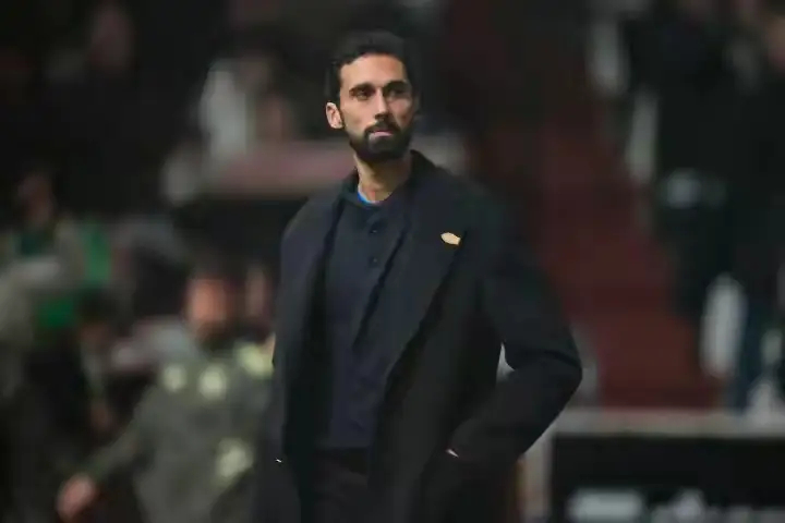 皇马0比1赫塔菲西甲联赛 皇马机会一堆全浪费，临门一脚软得离谱。联赛两连败，还送