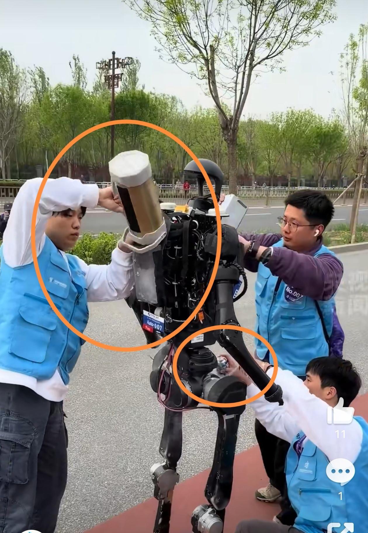 北京“人形机器人马拉松”，有一个细节不知道大家关注到没有？所有的机器人，不管是头