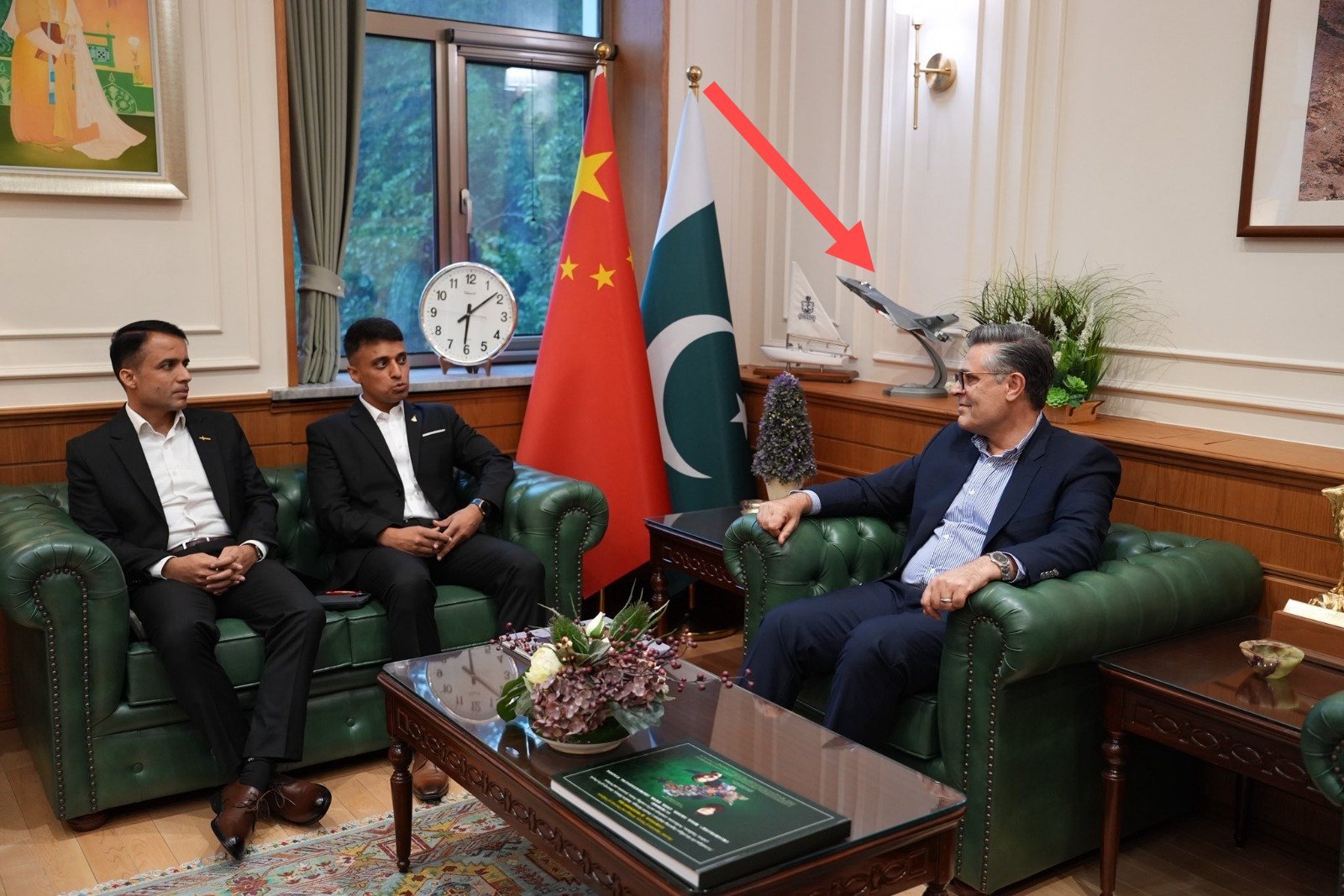 在巴基斯坦驻中国的大使馆里，发现了一个歼35隐身战斗机的模型，这也意味着歼35确