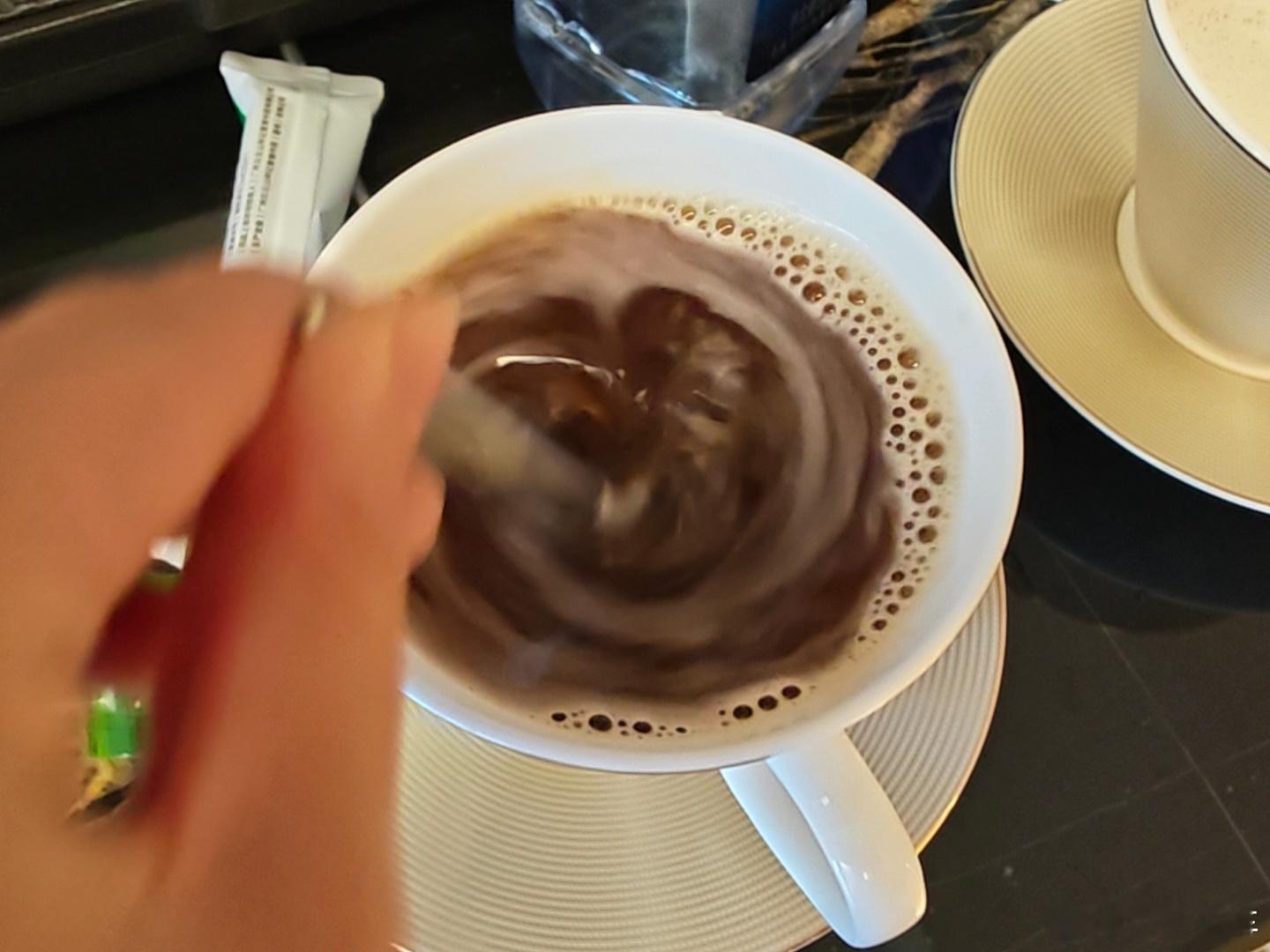 我好像有点病了最近工作多出差太频繁了先是舌头上长泡今天早上起来嗓子巨痛布洛芬我也