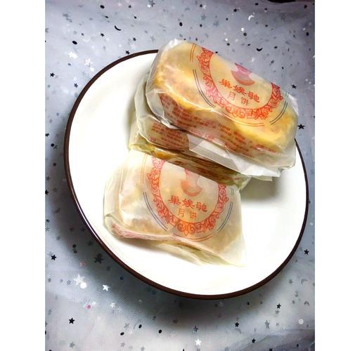 长沙美食｜巢娭毑月饼🔥排队2小时也得吃的月饼！
每年初秋准时刷屏长沙朋友圈，纯