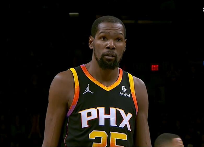 里程悲！杜兰特下半场10中0掉链子
北京时间12月2日，NBA常规赛上演焦点之战