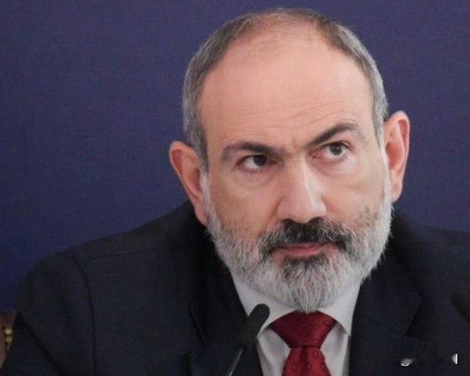 俄罗斯媒体报道，由于无人机袭击，亚美尼亚总理帕希尼扬的飞机无法在莫斯科降落，因此