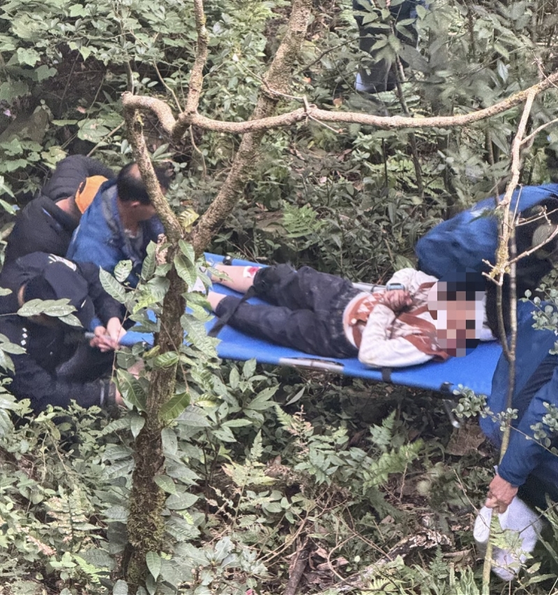 【#广西平南公布游客坠崖细节#：从栈道与山体衔接处滑落，已整改】#北帝山游客从栈