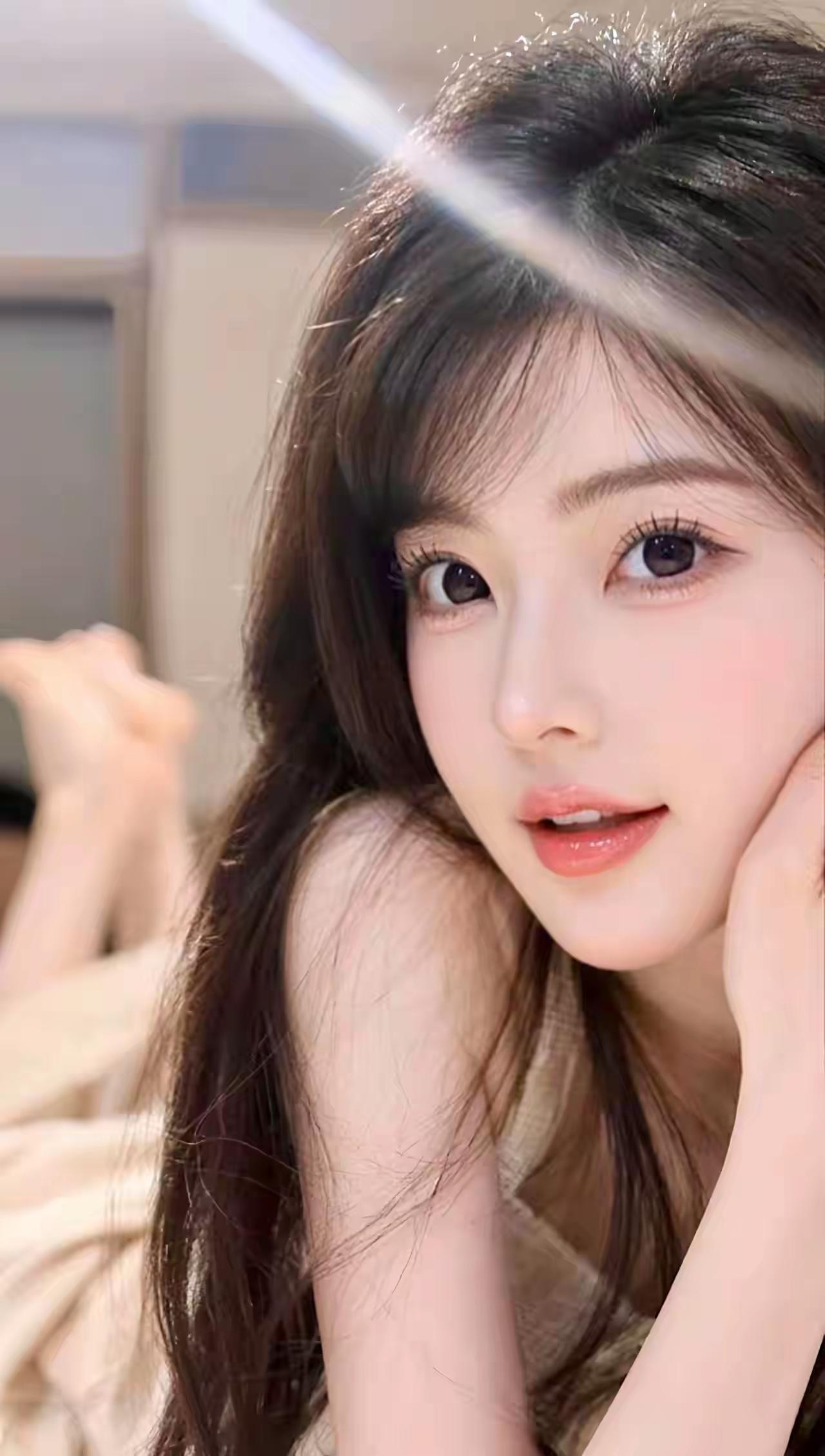 元气少女，甜美笑容，阳光下的清新瞬间