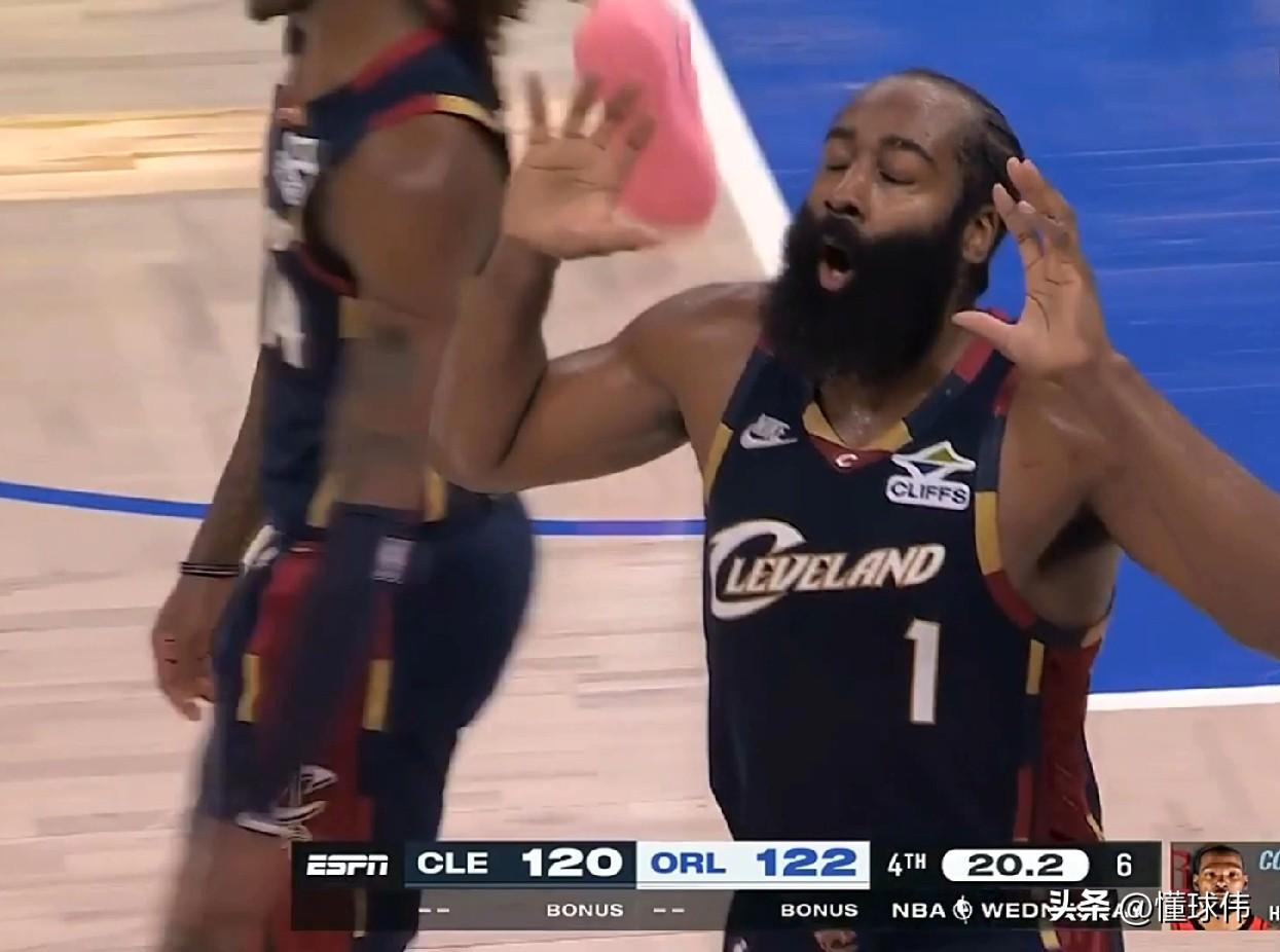 喜欢跟登哥一起打球！埃利斯谈哈登：

“跟哈登一起打球很舒服。”

“他利用牵制