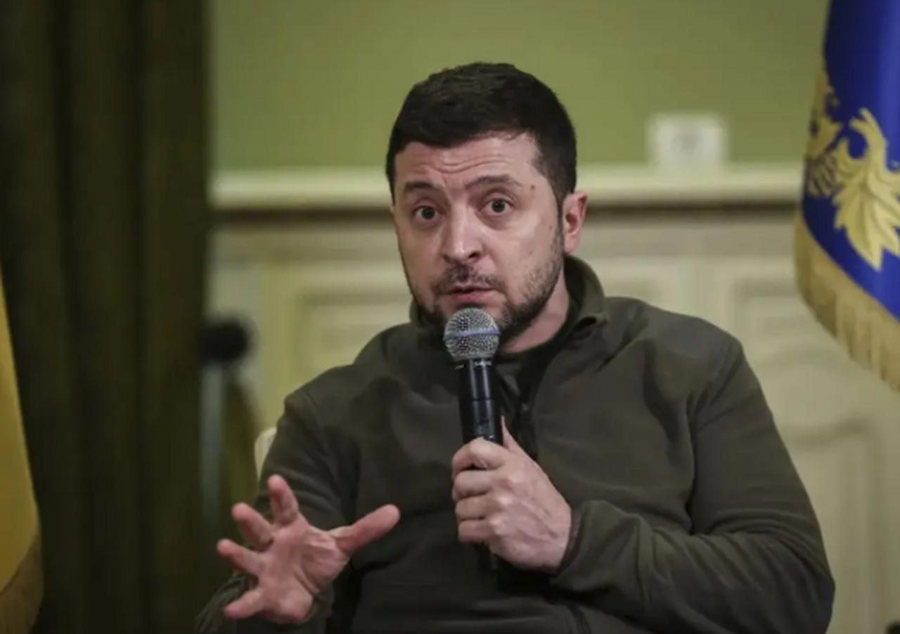 被“战略抛弃”的信号？
泽连斯基绝望喊话：别把乌克兰“延后处理”。
 
当地时间