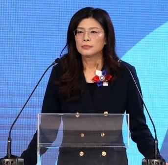 中国“奉陪到底”，台湾“奉送到底”！


郑丽文曾经义正言辞地表示，全世界只有中