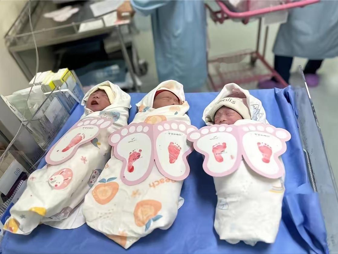 上海富商在儿子婚宴上拍着胸脯放话：生个孙子奖188万，生个孙女奖66万。全场宾客