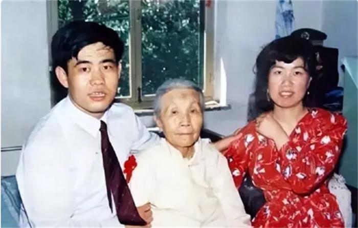 1992年，88岁老奶奶叮嘱孙子说道：我死后，一定要好好保存遗体，将来会出现奇迹