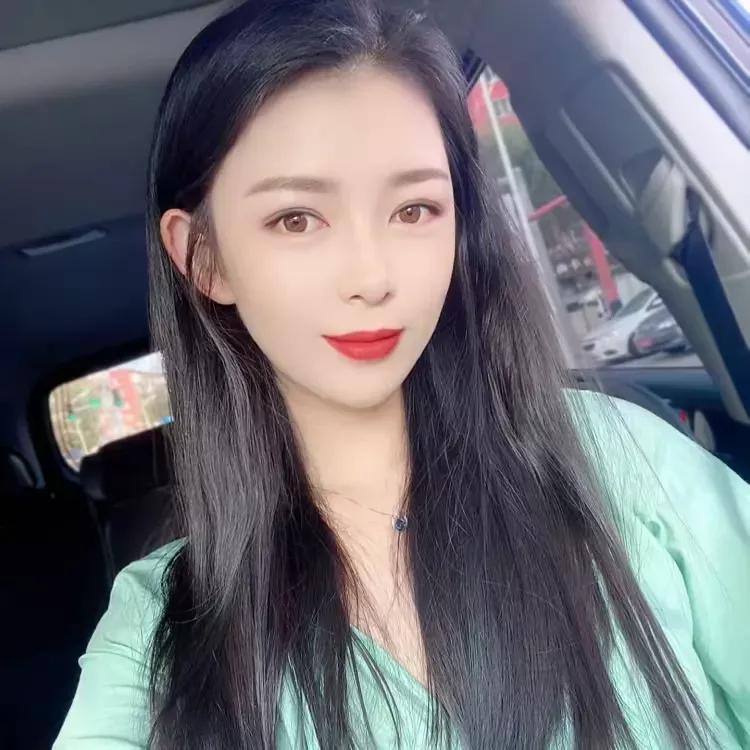 村里人想看笑话都没看成，真是脸疼。

起因是村里的有一户人家儿子很早就出去了，后