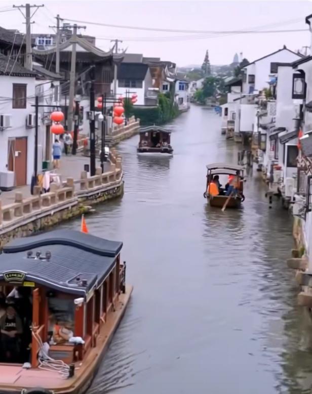出门旅行不爱刻意赶景点打卡，手机随手一拍，便是旅途最真实的模样。
 
可能是山间