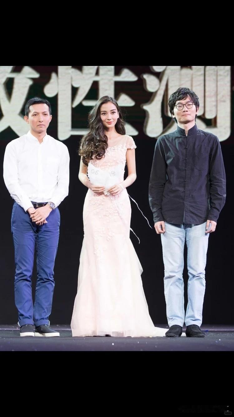 大方和粉丝合影