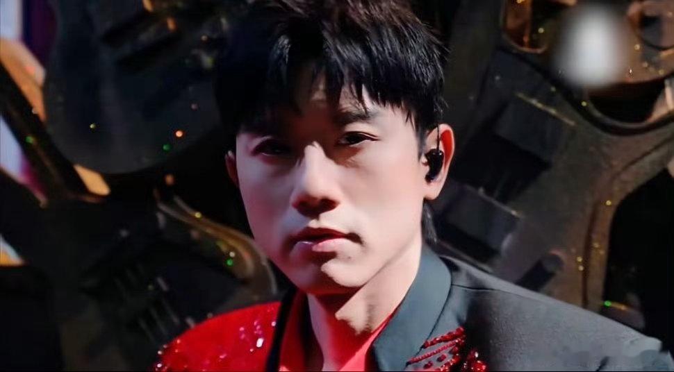 国乐无双讲真，张杰这版《天下》听得我直拍大腿！老歌新唱一点不违和，反而更对味，嗓