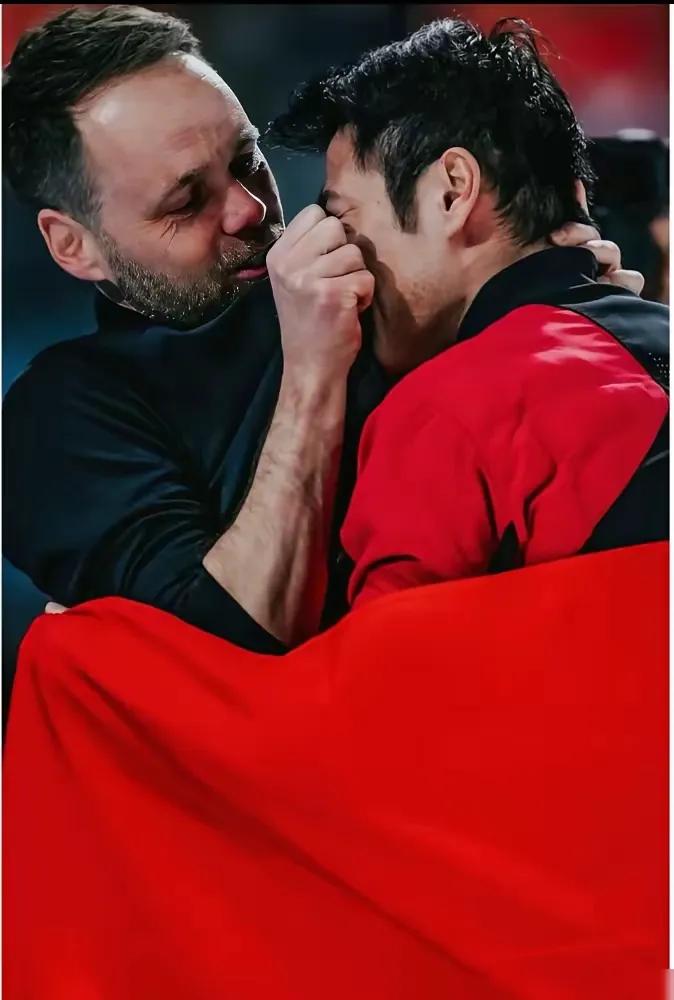 一个荷兰教练，把一个差点跌入深渊的中国天才，硬生生拽回了世界之巅

“拽回”这个