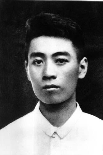 1975年，病重中的周总理突然说：“要是能吃一口桃子就好了！”在场的人听后，都落