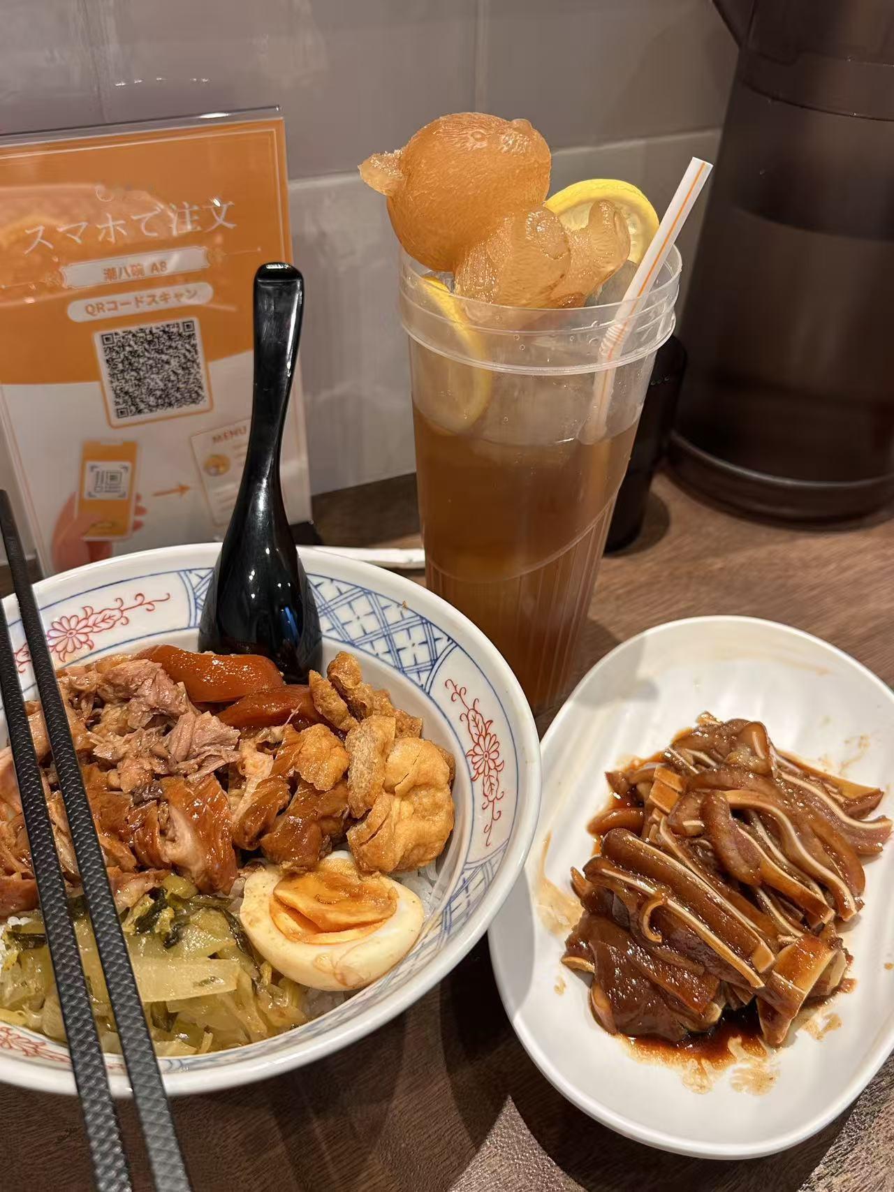 浙江老人贴补儿孙的办法很多，最常见就是包红包。少的时候200，多的时候2000，