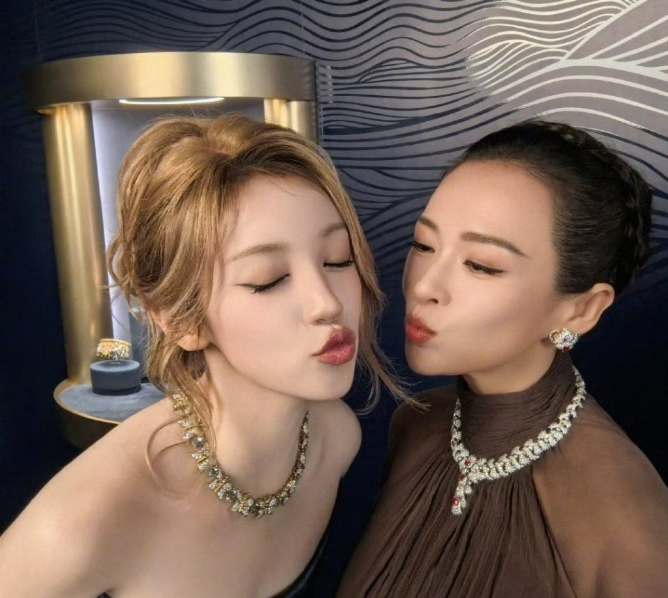 章子怡带孩子们聚餐  章子怡镜头外的柔软，藏着妈妈的真心