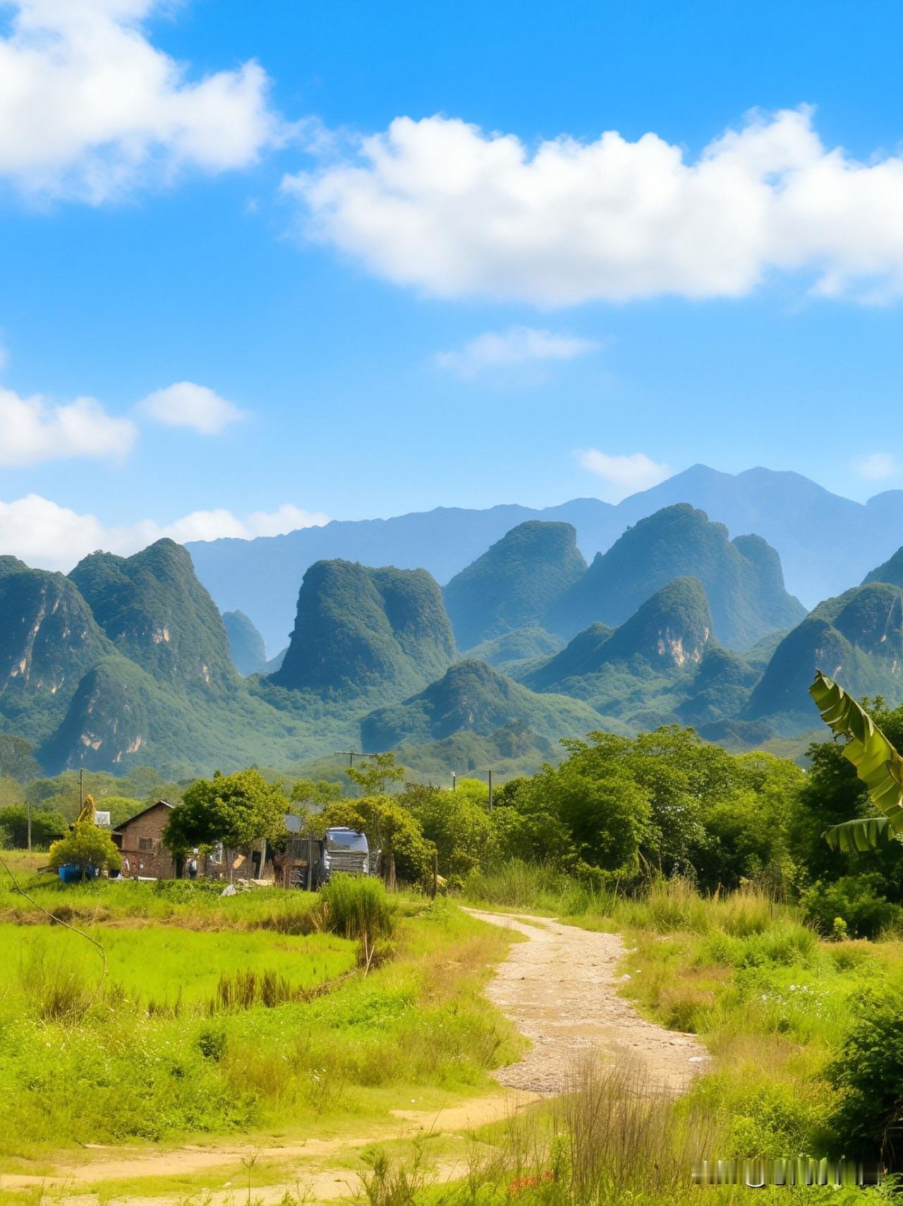 英德峰林：藏在乡野的山水长卷
    水墨峰林 英德黄花镇的峰林腹地，处处是流淌