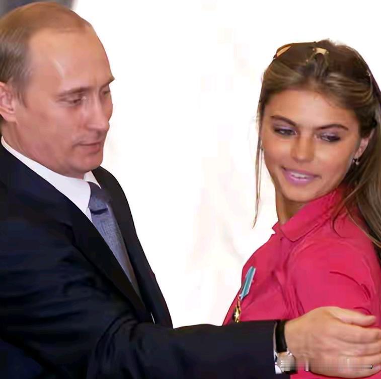 普京终于松口！12年首谈感情生活，一句话轻松驳斥西方谣言
 
普京年度记者会上，