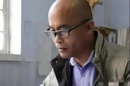 寒门少年遇免费收留，考入人大留京为官，为报恩辞职回乡守重病大娘9年
1995 年