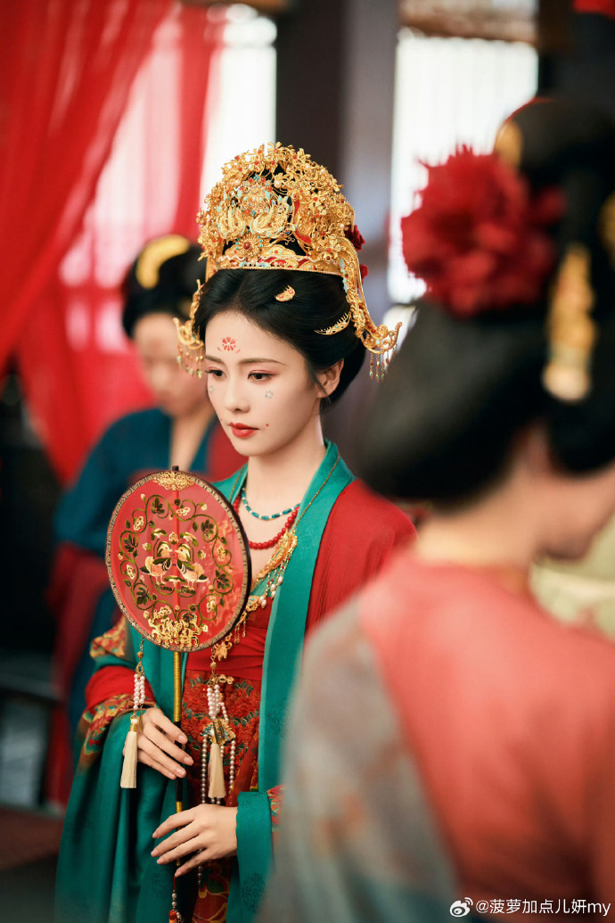 白鹿叶璃首日角色热度值破亿开播大吉，叶璃首日热度值破亿，期待白鹿后续更多精彩戏份