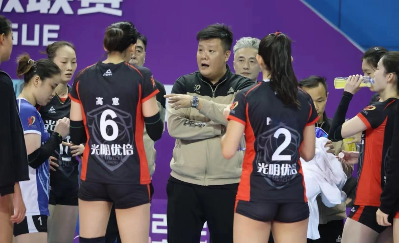 决赛首局，天津女排23-25先输一局！
女排联赛决赛首回合，天津女排对阵上海女排