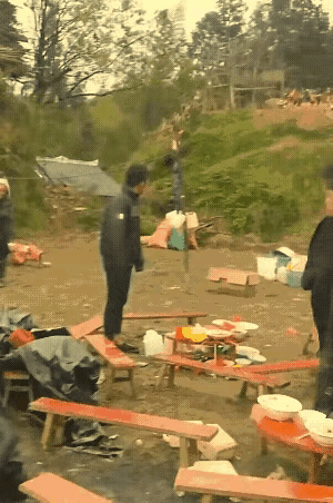 醉卧酒场君莫笑，一生谁不醉几回！[大笑][大笑]