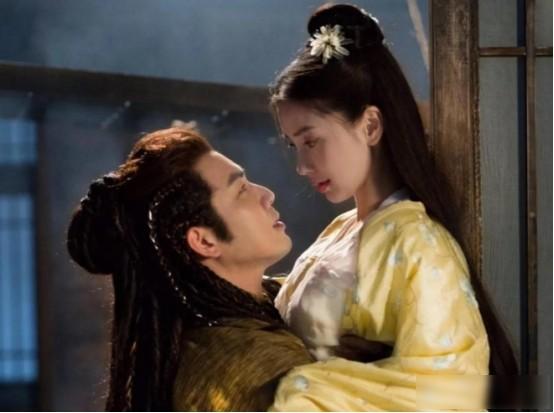 公元535年，东魏丞相高欢凯旋归来，回到邺城，一名侍女神神秘秘地向他告密说：“高