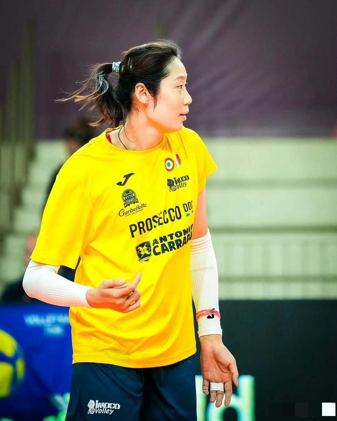 科内利亚诺女排世俱杯首秀获胜，3:0奥兰多女武神女排（25:14/25:13/2