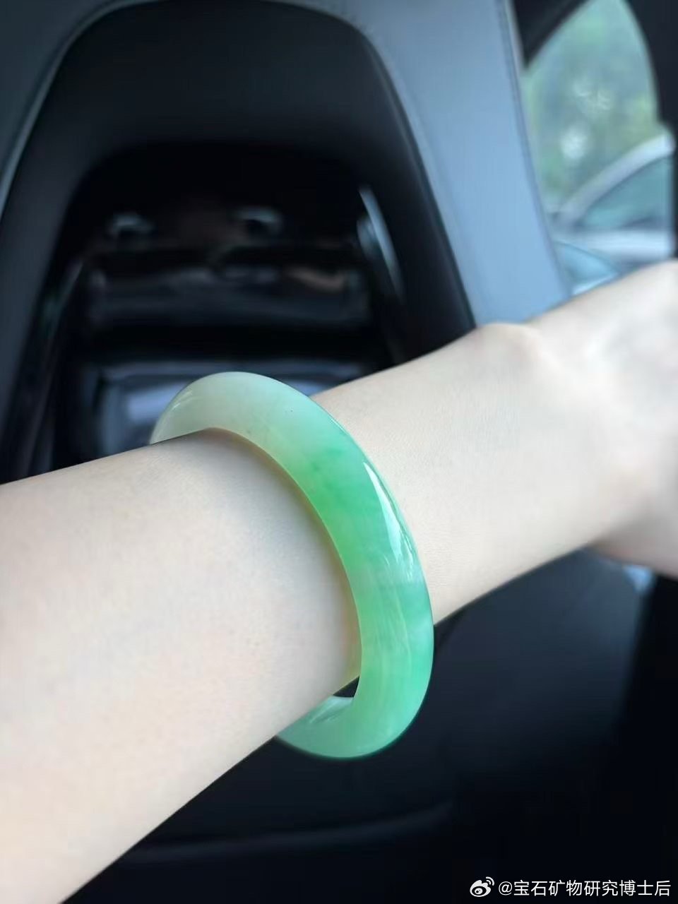 小孩上网，不仅仅会受游戏影响，网络风气也会影响很大。很多小孩不好的习惯，并不一定