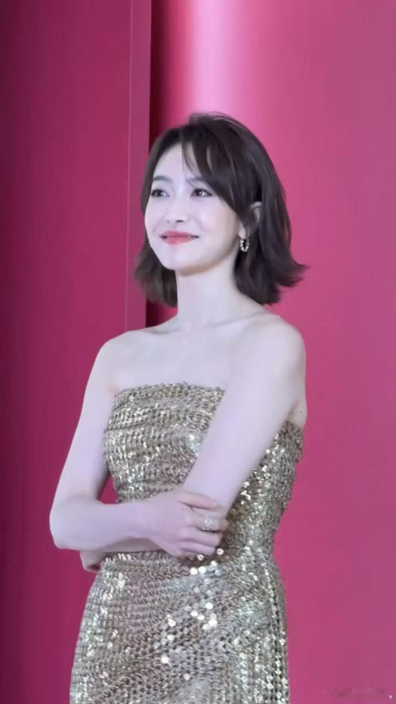 宋茜上海活动生图宋茜十年判若一人宋茜现身上海活动，生图状态超出预期。十年岁月慢慢