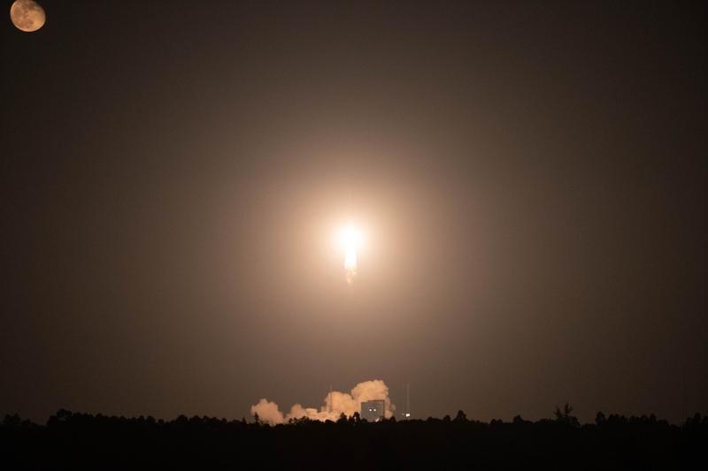 11月30日20时20分，咱国家又干了一件超牛的事儿！在文昌航天发射场，长征七号