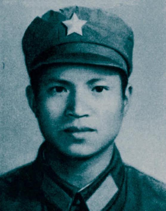 1979年，小战士重伤后仍在跪地战斗，突然，他发现膝下有一条越军的电话线，前方的