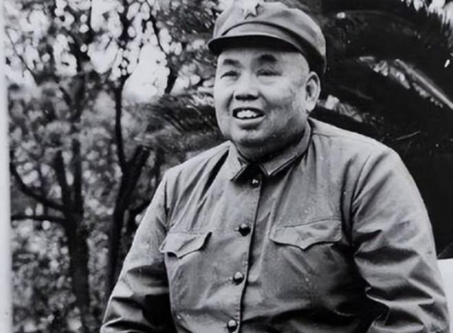 1978年，一辆吉普车突然闯进了广州军区招待所，哨兵警告无效后对吉普车开了三枪，