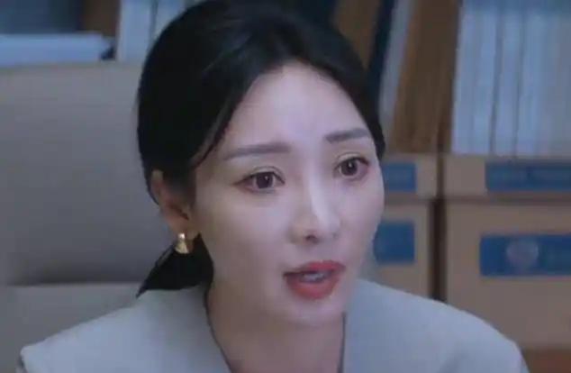 “真正的气场从来不是靠嗓门大，而是眉宇间那种不怒自威的压迫感。
”
大家伙儿要是