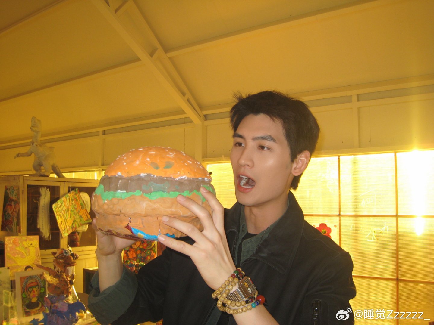 谁祈祷黄俊捷的糙汉文黄俊捷第一章回村来看娱乐从少年到糙汉切换自如，回村名场面太有