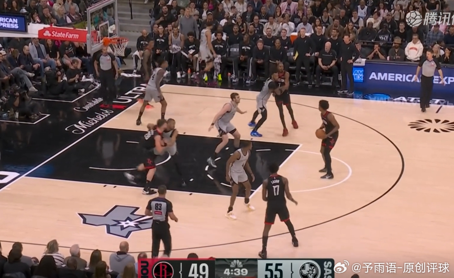 火箭的比赛场地大小和其他队不同。 