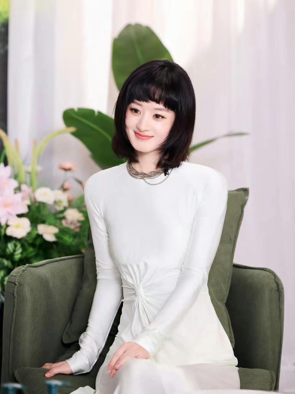 赵丽颖和短发给人一种甜美清新感，你感觉呢？