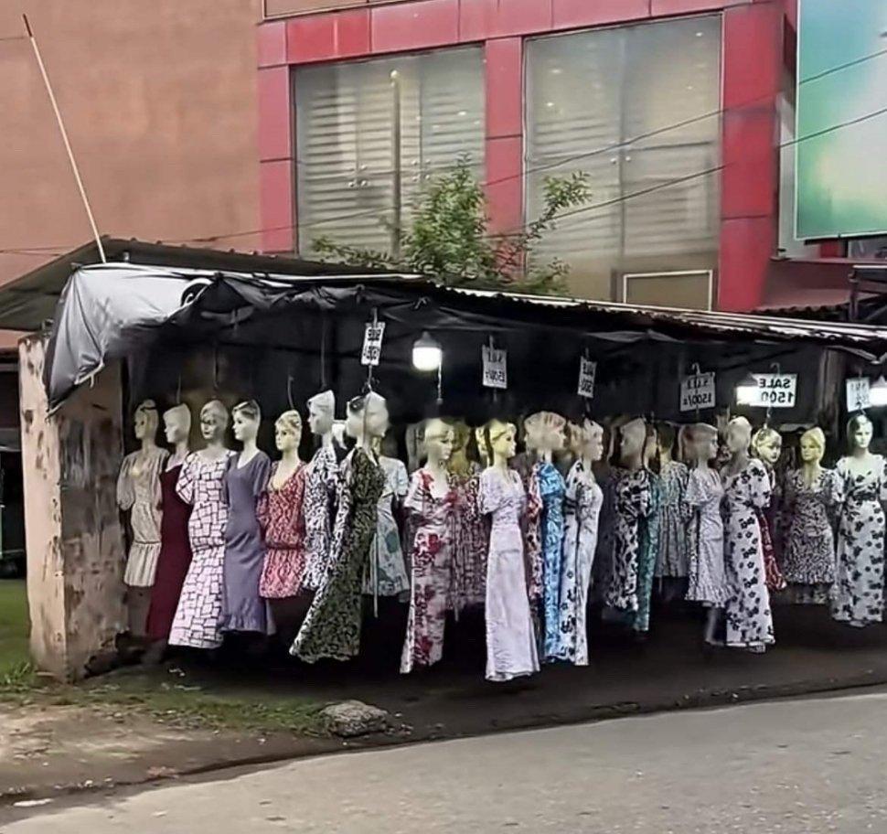 老板太有才了这样卖衣服 ​​​